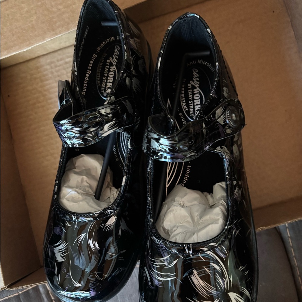 Easy Works by Easy Street patent leather Mary Jane size 11-NWOB - Picture 2 of 7